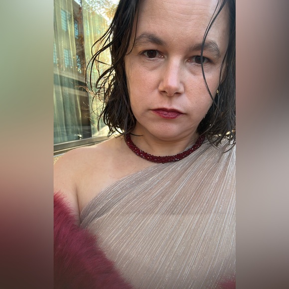 Meet your Posher, Elizabeth - Picture 2 of 2